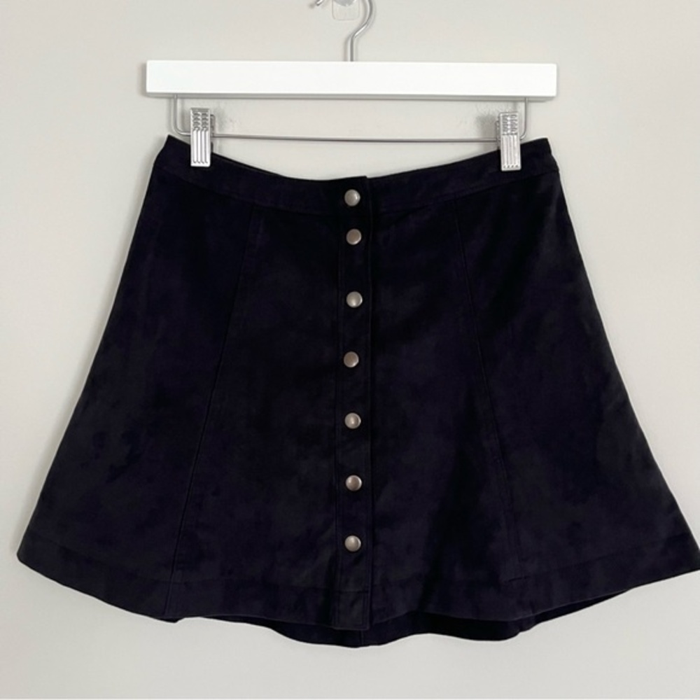 Abercrombie & Fitch Faux Suede Skirt Button Front in Black, Size 2 NWOT - Picture 2 of 10